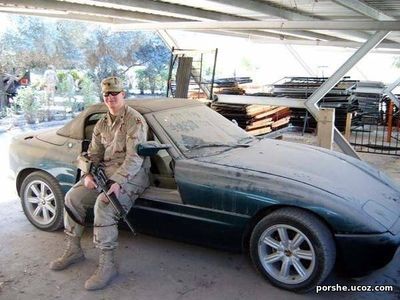 Американские военные позируют с автомобилями Удея Хусейна
